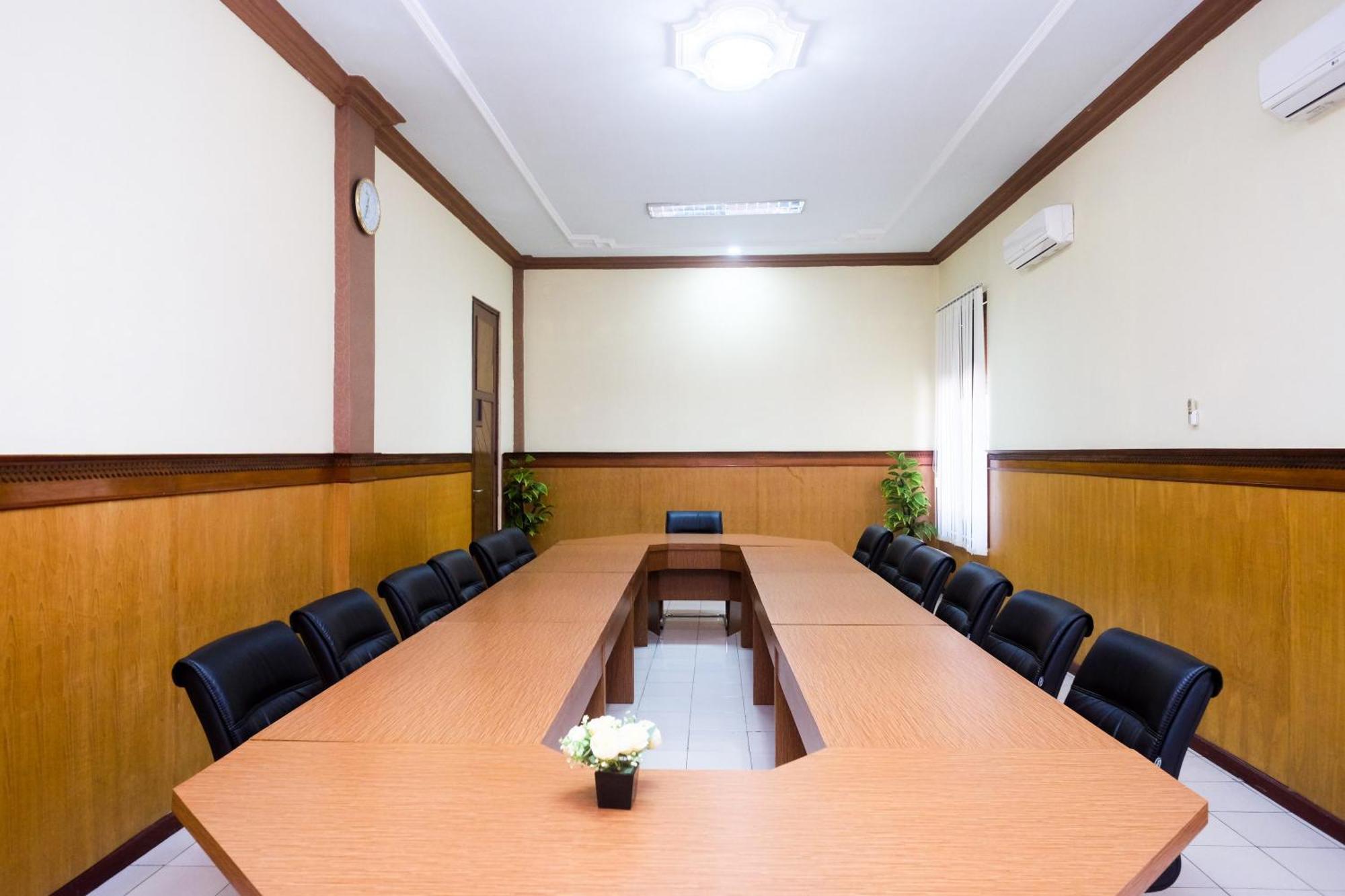 Urbanview Hotel Dedy Jaya Brebes 外观 照片