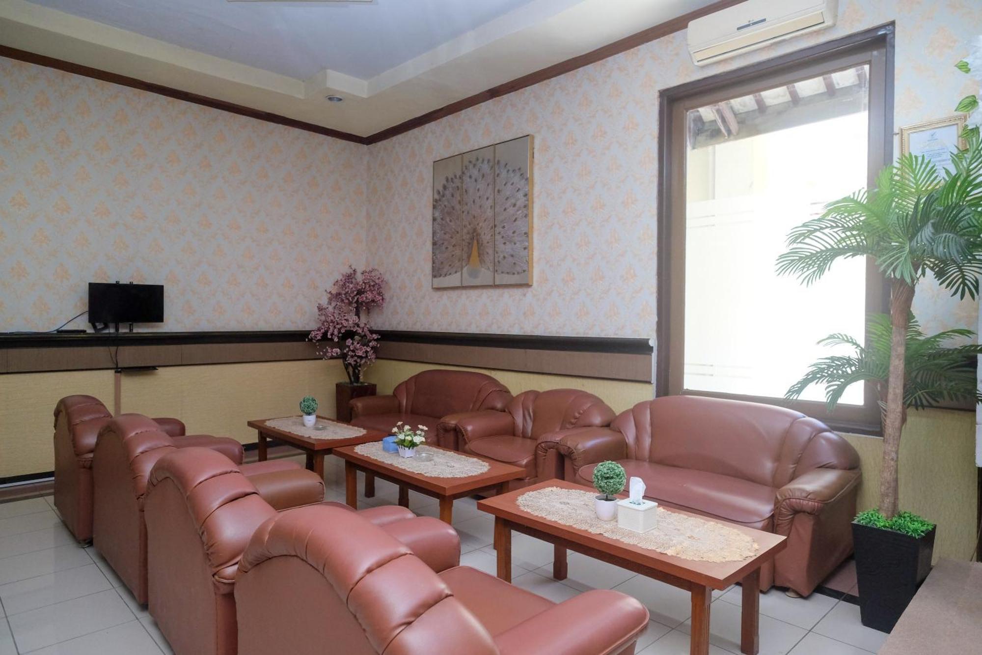 Urbanview Hotel Dedy Jaya Brebes 外观 照片