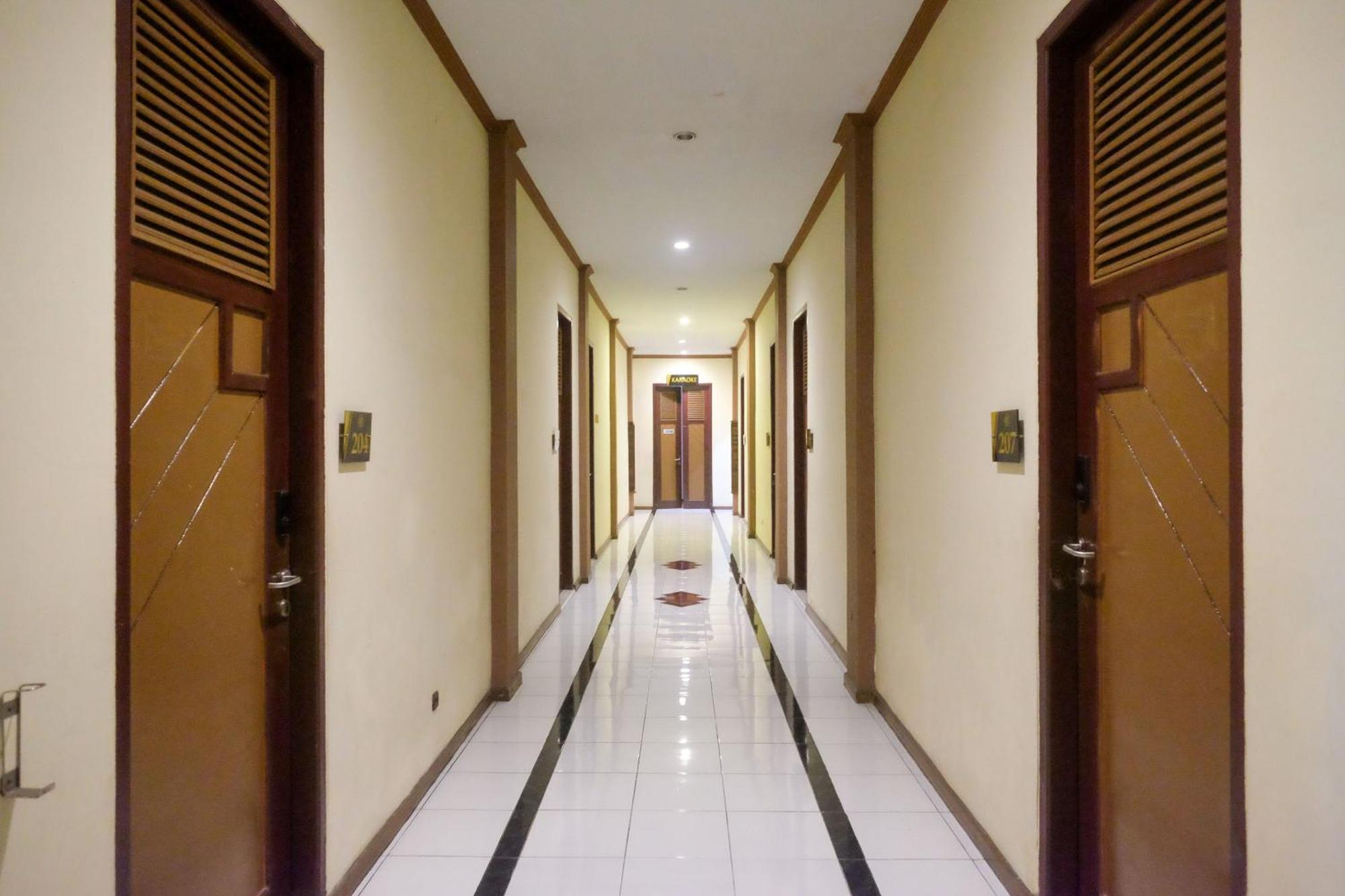 Urbanview Hotel Dedy Jaya Brebes 外观 照片