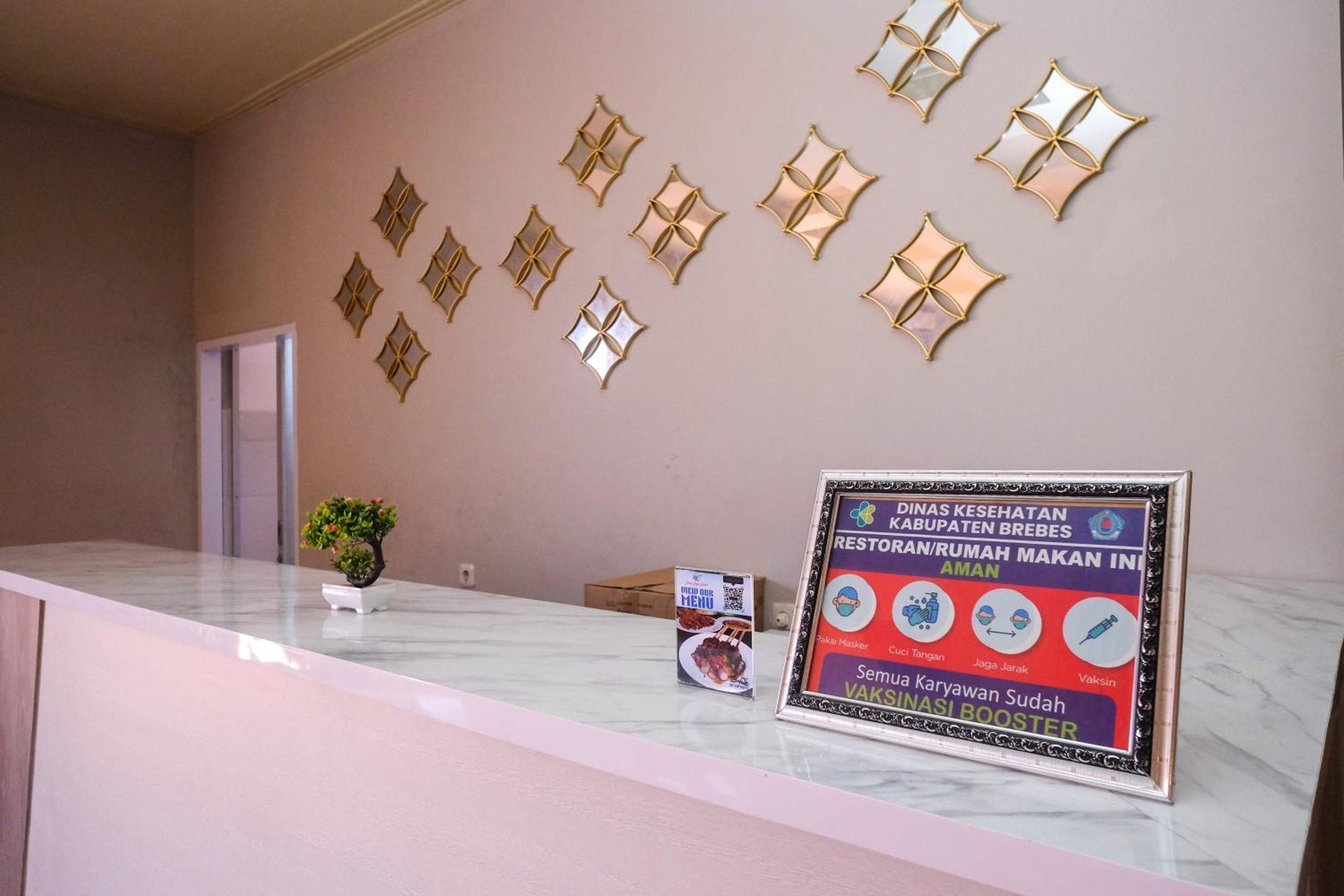 Urbanview Hotel Dedy Jaya Brebes 外观 照片