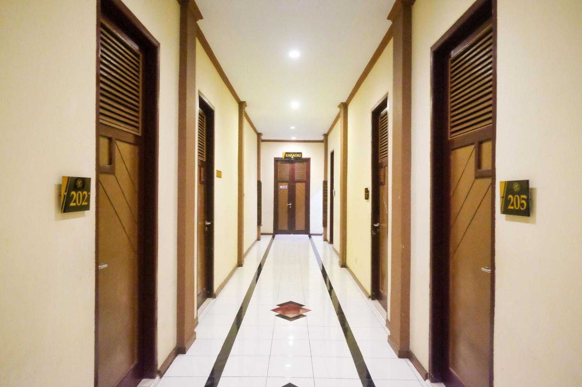 Urbanview Hotel Dedy Jaya Brebes 外观 照片