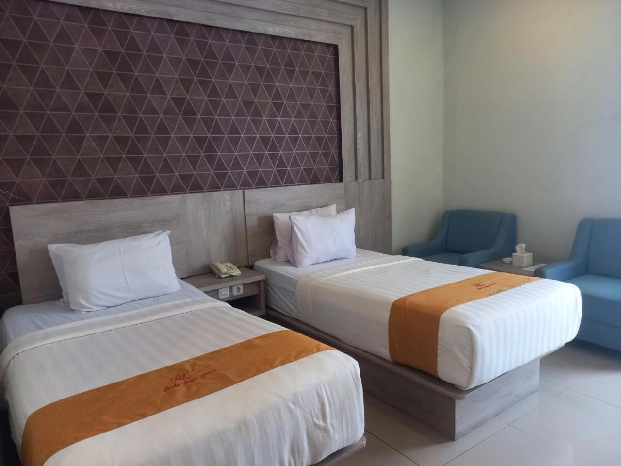 Urbanview Hotel Dedy Jaya Brebes 外观 照片