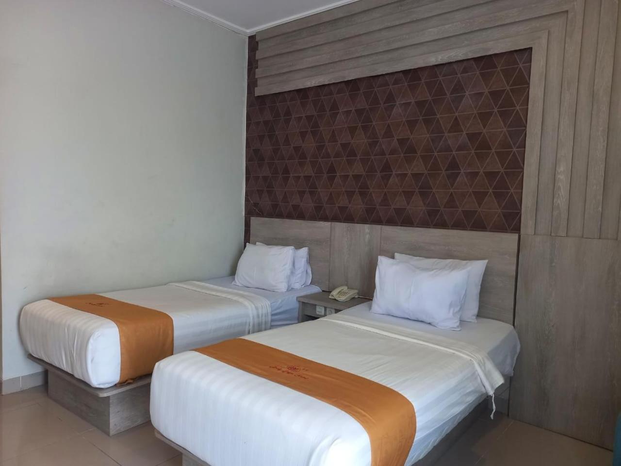 Urbanview Hotel Dedy Jaya Brebes 外观 照片