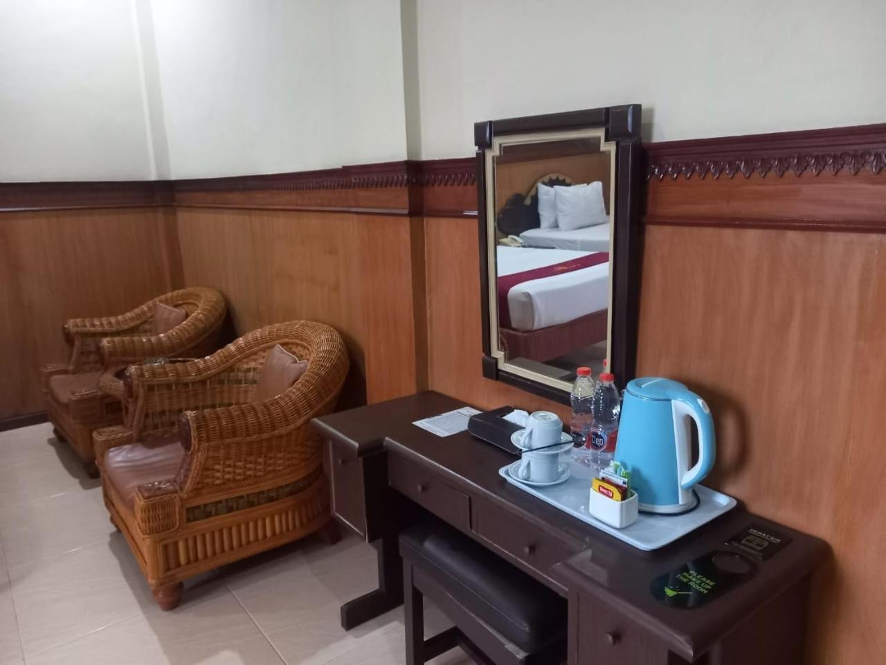 Urbanview Hotel Dedy Jaya Brebes 外观 照片