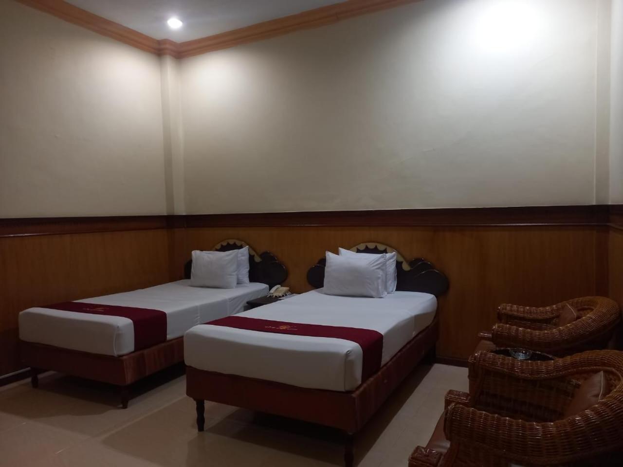 Urbanview Hotel Dedy Jaya Brebes 外观 照片