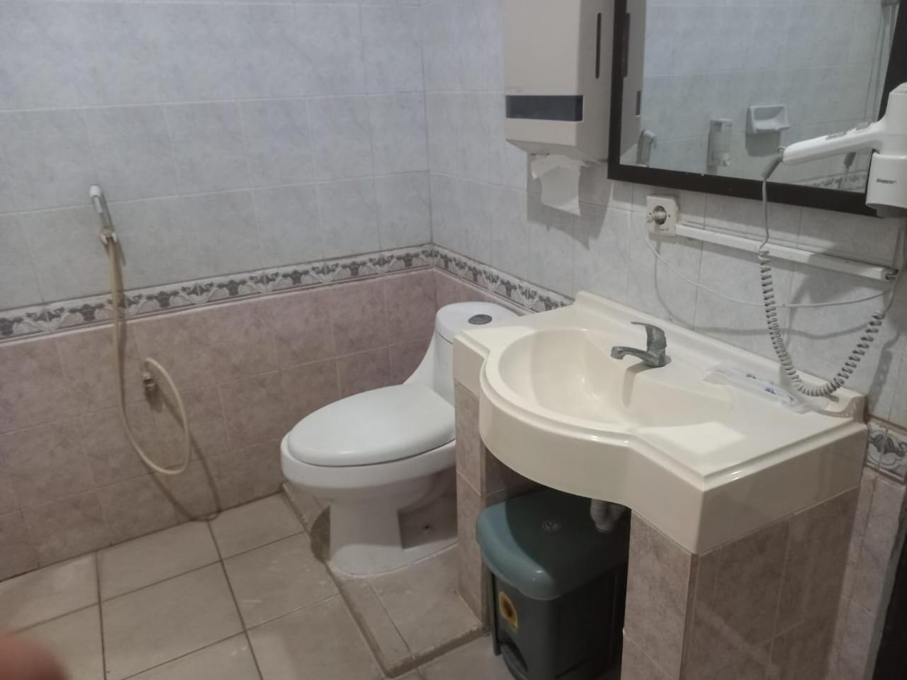 Urbanview Hotel Dedy Jaya Brebes 外观 照片