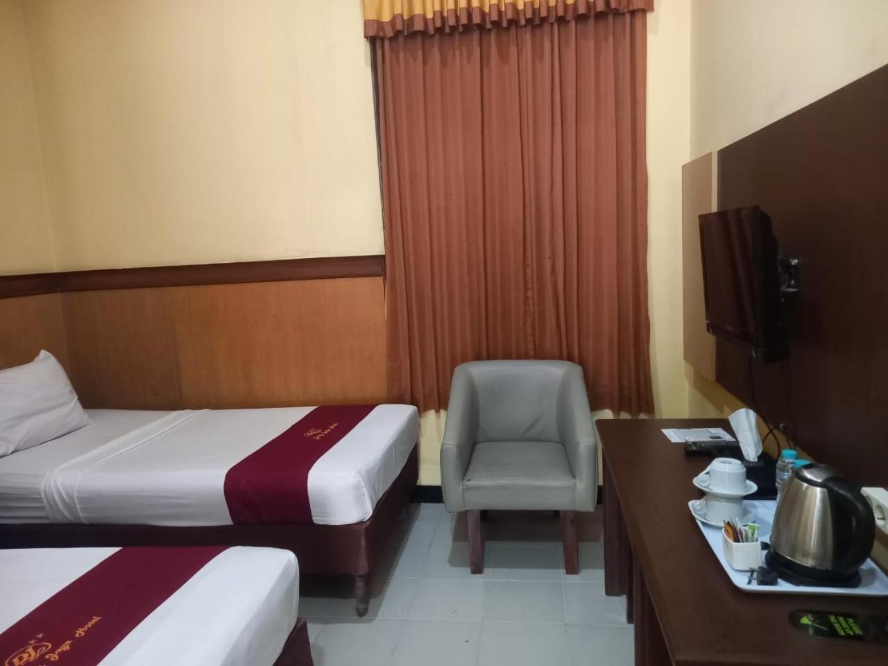 Urbanview Hotel Dedy Jaya Brebes 外观 照片