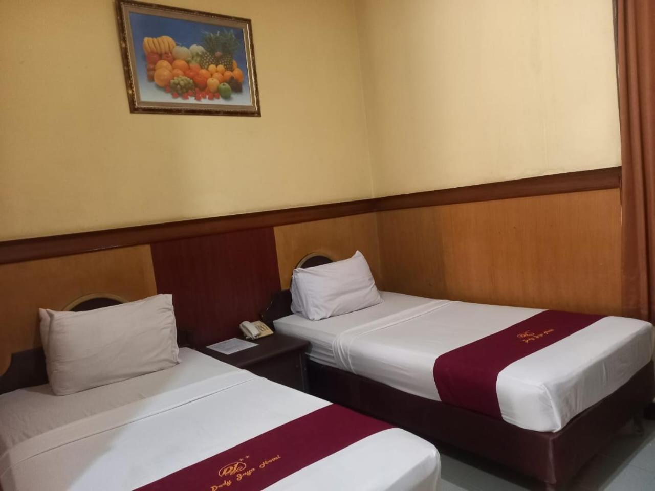 Urbanview Hotel Dedy Jaya Brebes 外观 照片