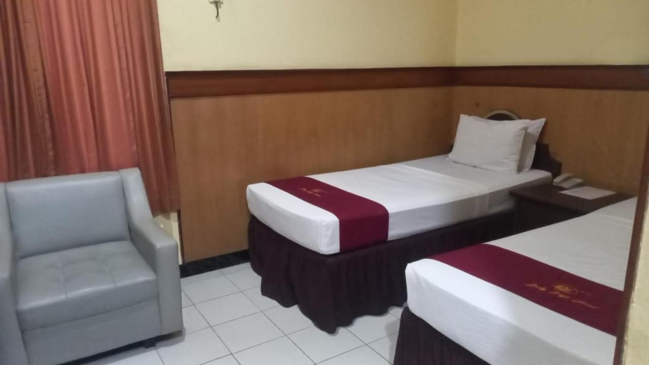 Urbanview Hotel Dedy Jaya Brebes 外观 照片