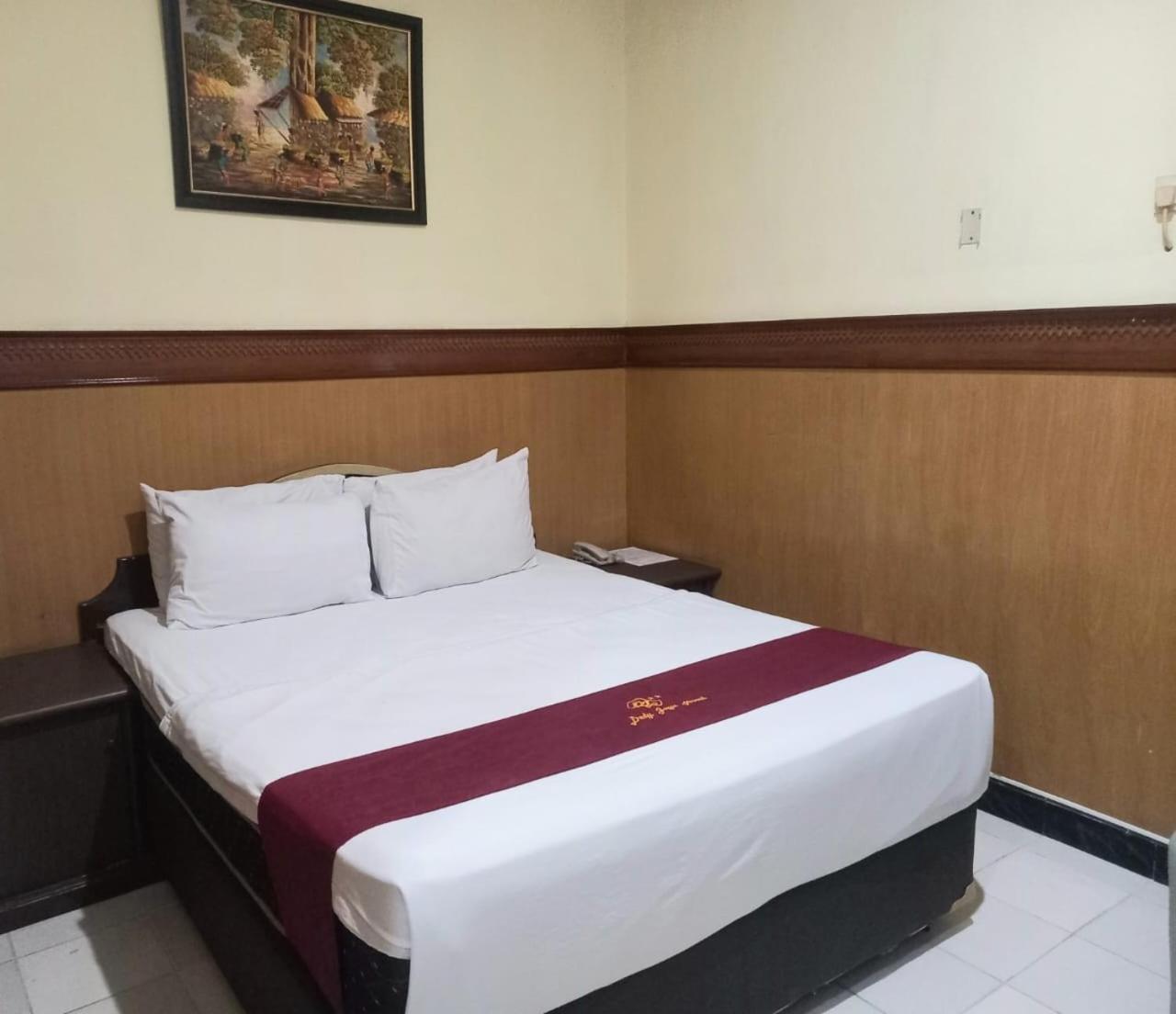 Urbanview Hotel Dedy Jaya Brebes 外观 照片
