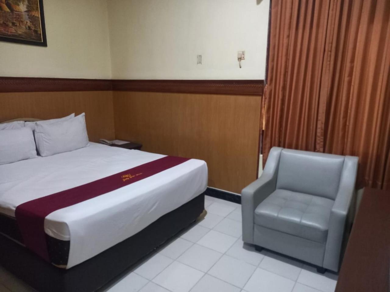 Urbanview Hotel Dedy Jaya Brebes 外观 照片