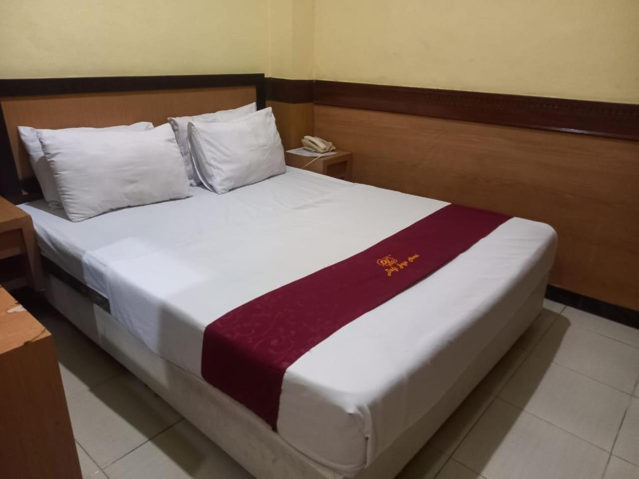 Urbanview Hotel Dedy Jaya Brebes 外观 照片