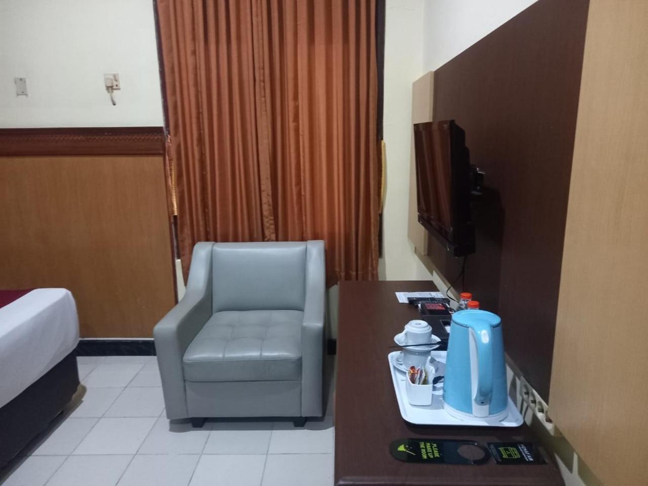 Urbanview Hotel Dedy Jaya Brebes 外观 照片